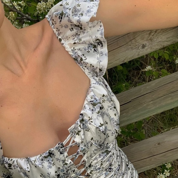 satin floral dress with puff sleeves and corset neckline - Picture 2 of 2